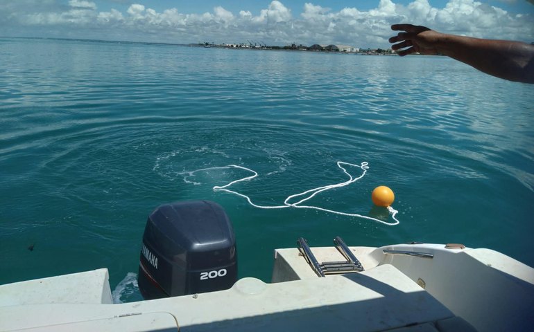IMA instala bóias de sinalização na Piscina do Amor, na enseada de Pajuçara