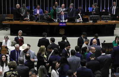 Câmara aprova texto que dificulta denúncia criminal contra parlamentar