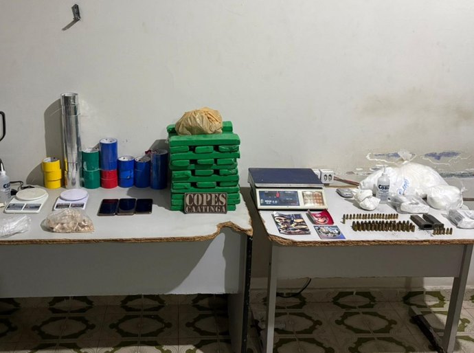 PM apreende mais de 27 kg de drogas, arma de fogo e munições no Agreste