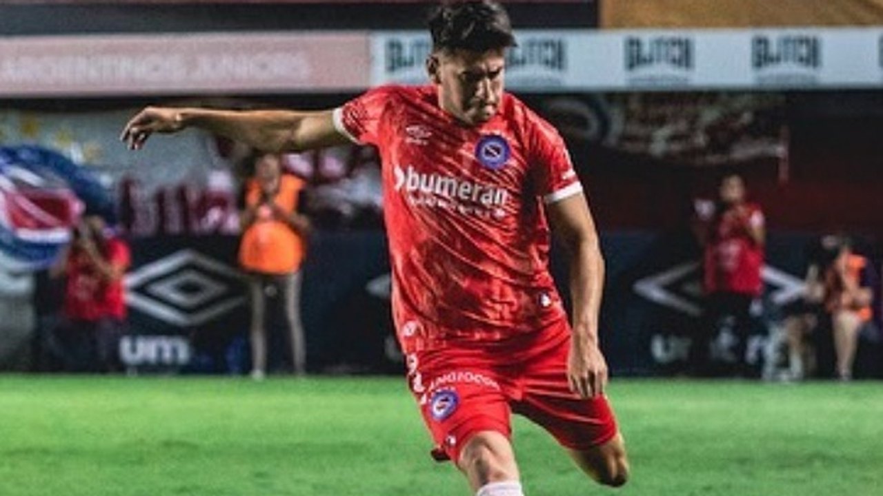 Lucas Villalba chega a Belo Horizonte para fazer exames e assinar contrato com Cruzeiro