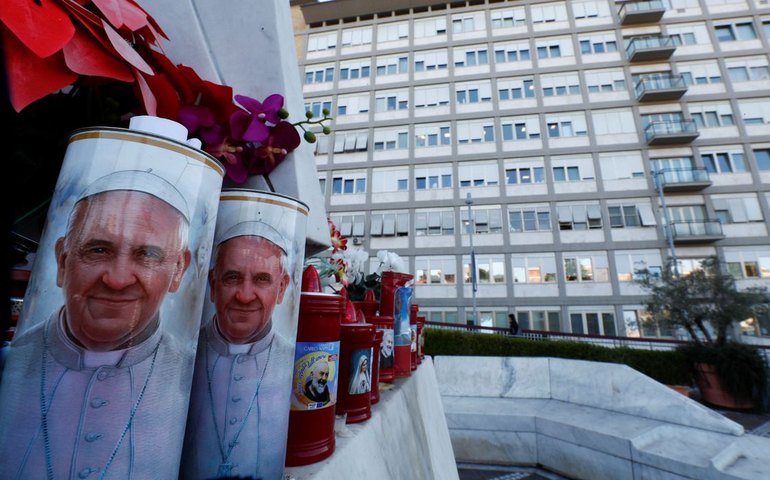 Estado de saúde do Papa Francisco continua crítico
