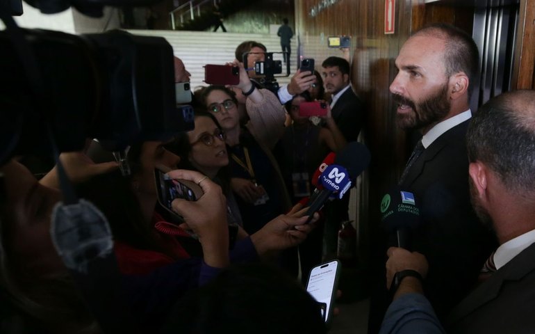 Por unanimidade, STF torna Eduardo Bolsonaro réu por atuação nos EUA