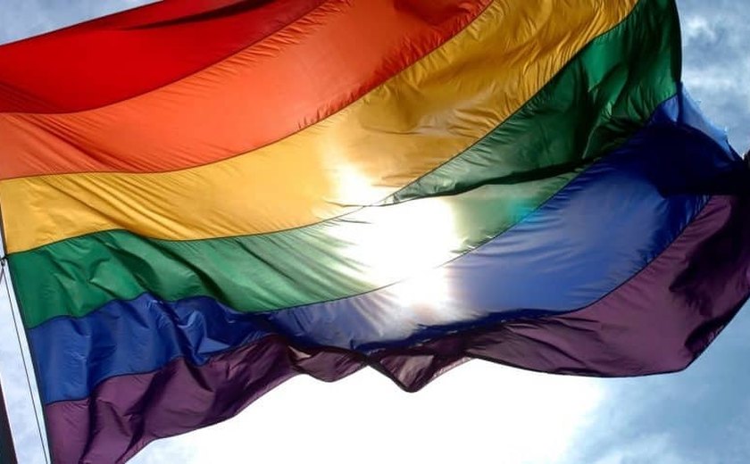 Crime de ódio: dona de loja em Los Angeles é morta por causa de bandeira LGBT+