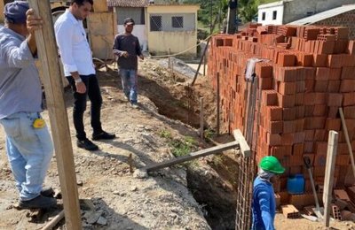 Prefeito de Santana do Mundaú vistoria obras do Centro de Educação Infantil Vivendo a Infância