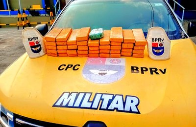 Batalhão de Polícia Rodoviário apreende maconha e cocaína em ônibus no Agreste