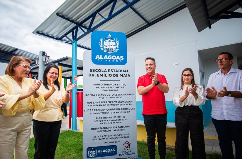 Governo de AL entrega escola, pavimentação de ruas e nova sala do Saúde Até Você Digital em Carneiros