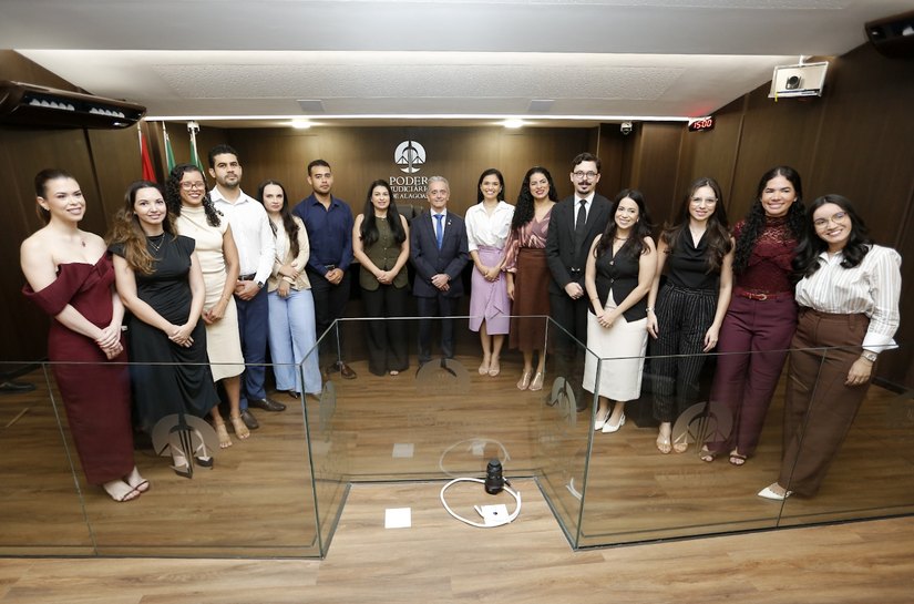 Presidente do TJAL empossa 15 técnicos judiciários