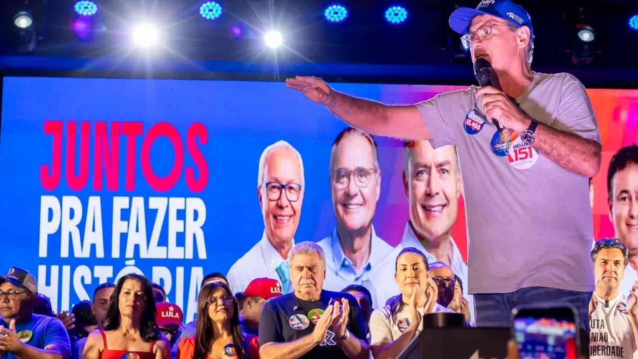 “Vamos juntos à vitória', diz Renan Calheiros sobre pesquisa da Falpe