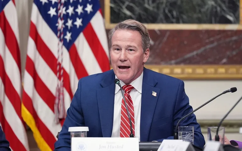 Republicanos planejam grandes gastos para manter a cadeira do Senado por Ohio; um escândalo de suborno aumenta seus desafios