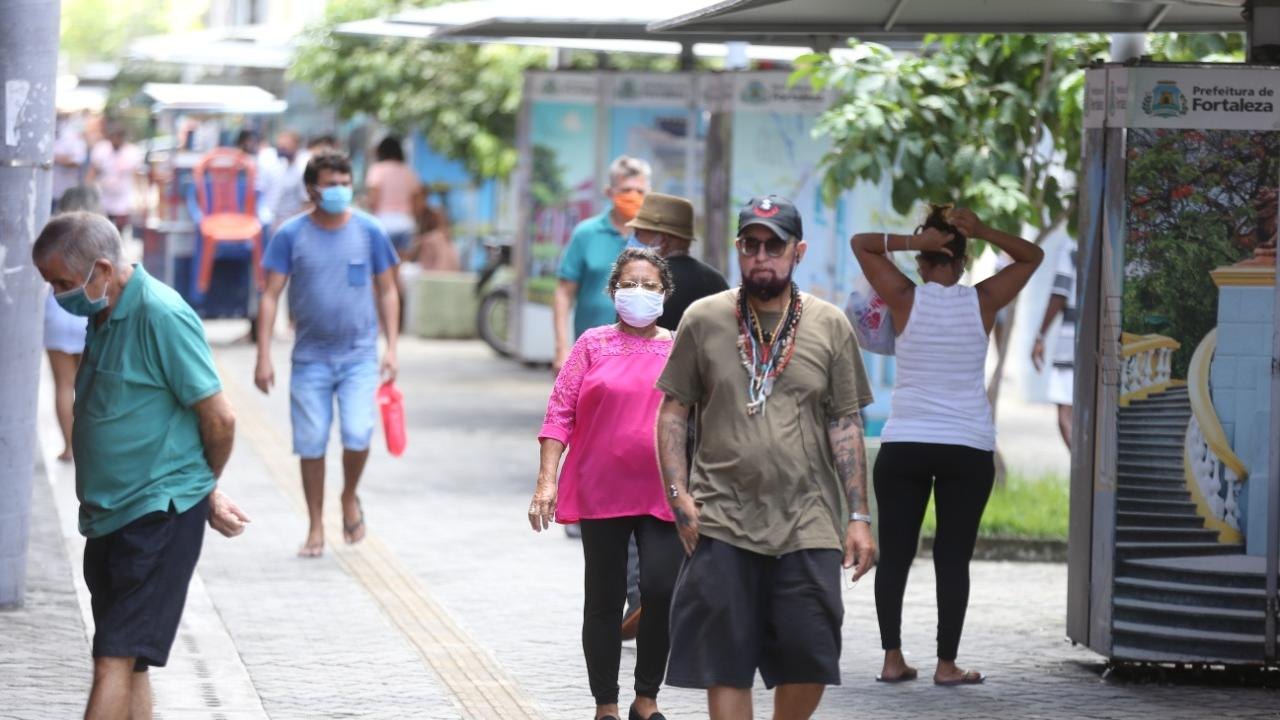Primeiro dia de volta às atividades em Fortaleza tem trânsito e aglomeração