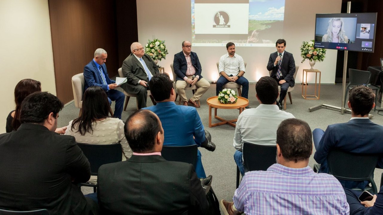 Sindicato dos Advogados de Alagoas recebe ex-presidentes da OAB em mesa redonda sobre futuro da advocacia