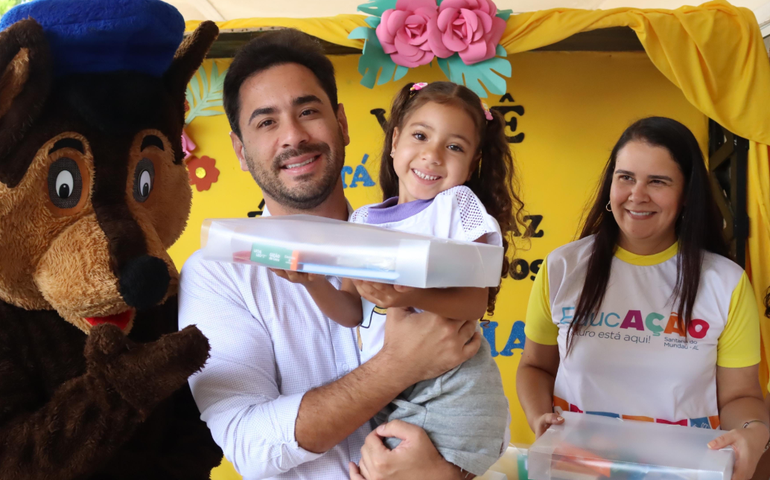 Educação de Santana do Mundaú inicia volta às aulas com entrega de kits escolares