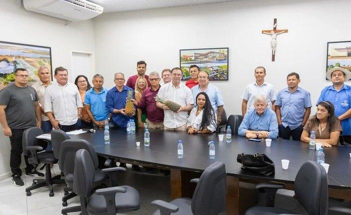 Luciano Barbosa firma convênio e anuncia R$ 1,5 mi para compra de alimentos