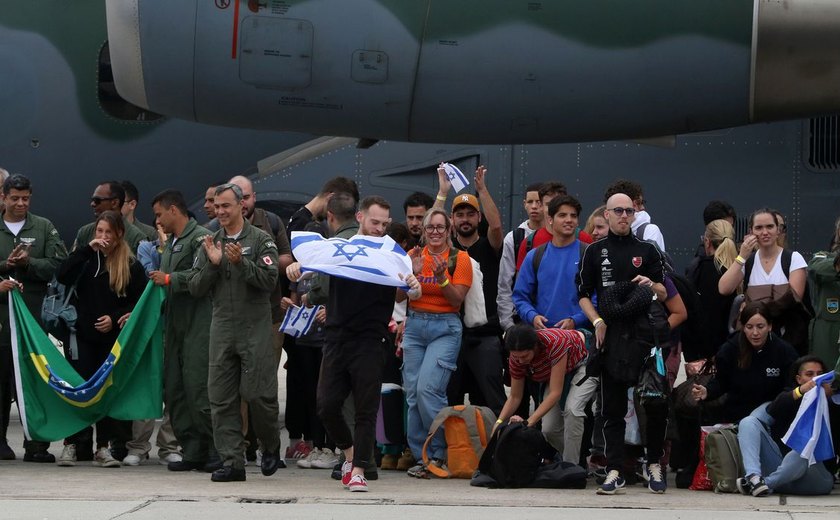 “Parecia cidade fantasma”, contam brasileiros que chegaram de Israel