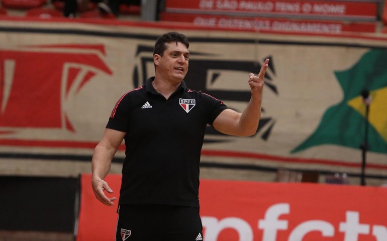 Bruno Mortari quer repetir feito do pai com título mundial no basquete