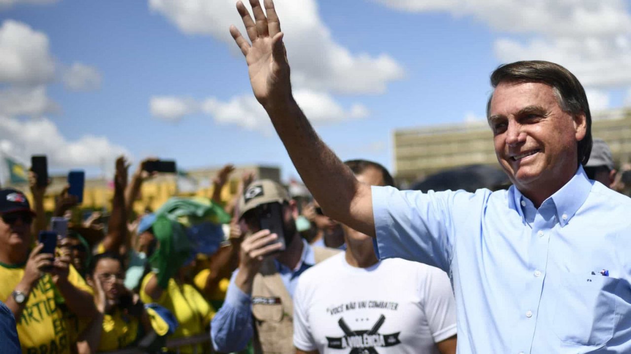 Com 33 milhões de famintos no Brasil, Bolsonaro diz que economia vai ‘muito bem’