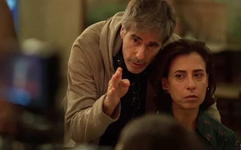 'Não somos favoritos a absolutamente nada, mas estamos felizes', diz Walter Salles no Oscar