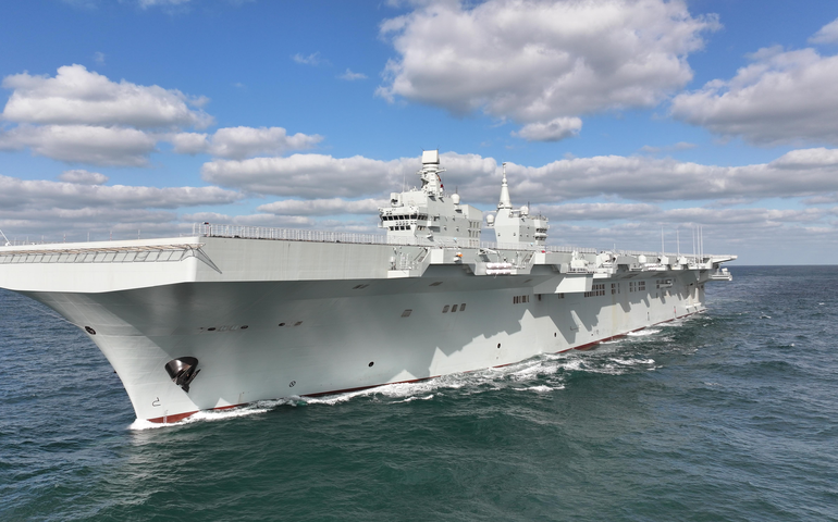 Navio chinês de assalto anfíbio promete revolucionar guerra naval com drones e catapulta eletromagnética