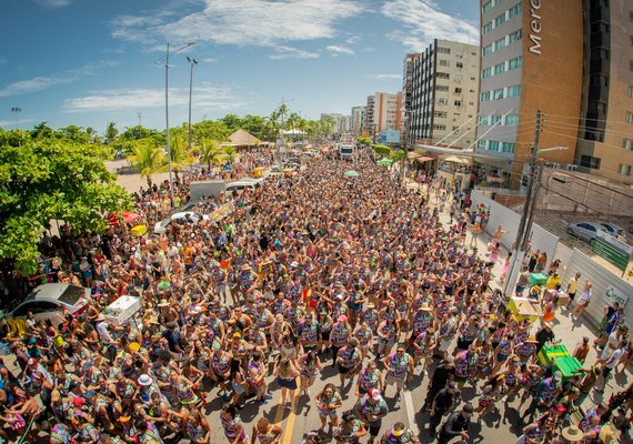 Infectologista do HGE orienta foliões sobre os riscos de contrair a doença do beijo durante o carnaval
