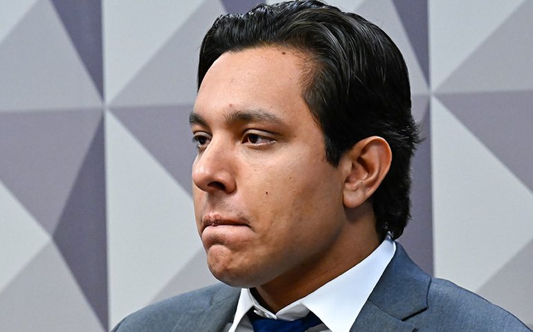 Programador acusado de facilitar descontos ilegais fica calado na CPMI