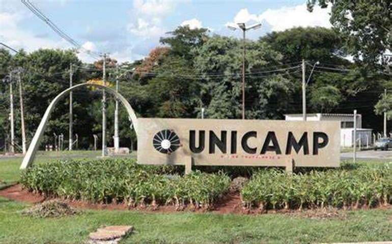 Unicamp demite professor acusado de ameaçar estudantes com faca e spray de pimenta