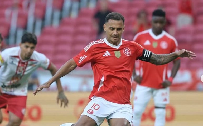 Internacional supera o Inter de Santa Maria e volta a vencer no Estadual