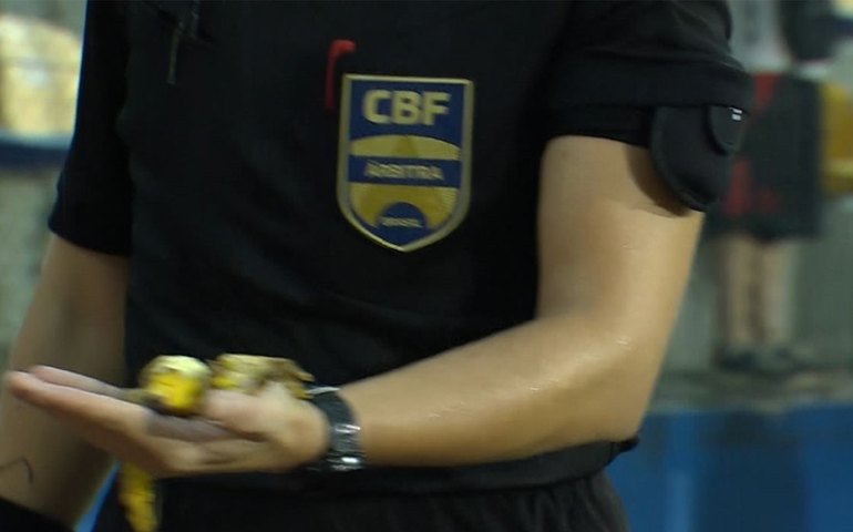 Após caso de racismo, STJD pune Inter com perda de 3 mandos de jogos