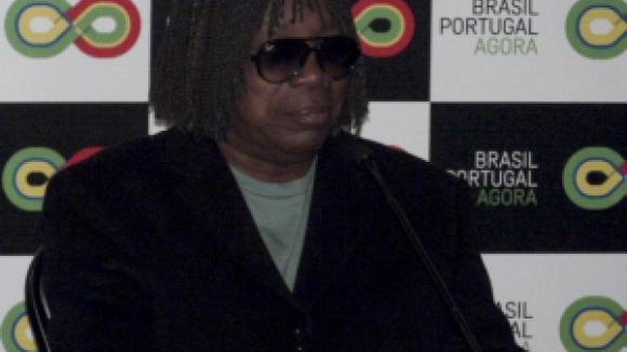 Milton Nascimento recebe alta do InCor