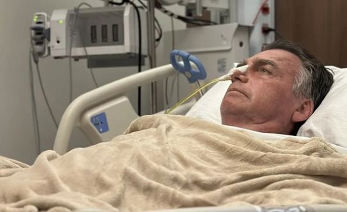 Jair Bolsonaro está em observação e não deve ser internado após queda na cela da PF