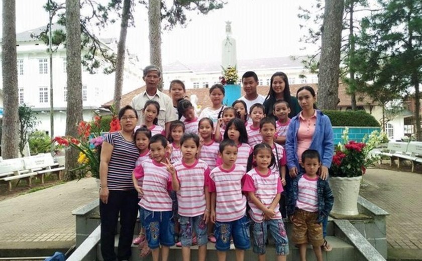 Vietnamita acolhe crianças para evitar abortos em seu país