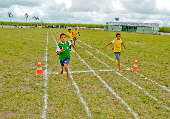 Estudantes de Limoeiro de Anadia iniciam primeira etapa do Programa Atleta na Escola