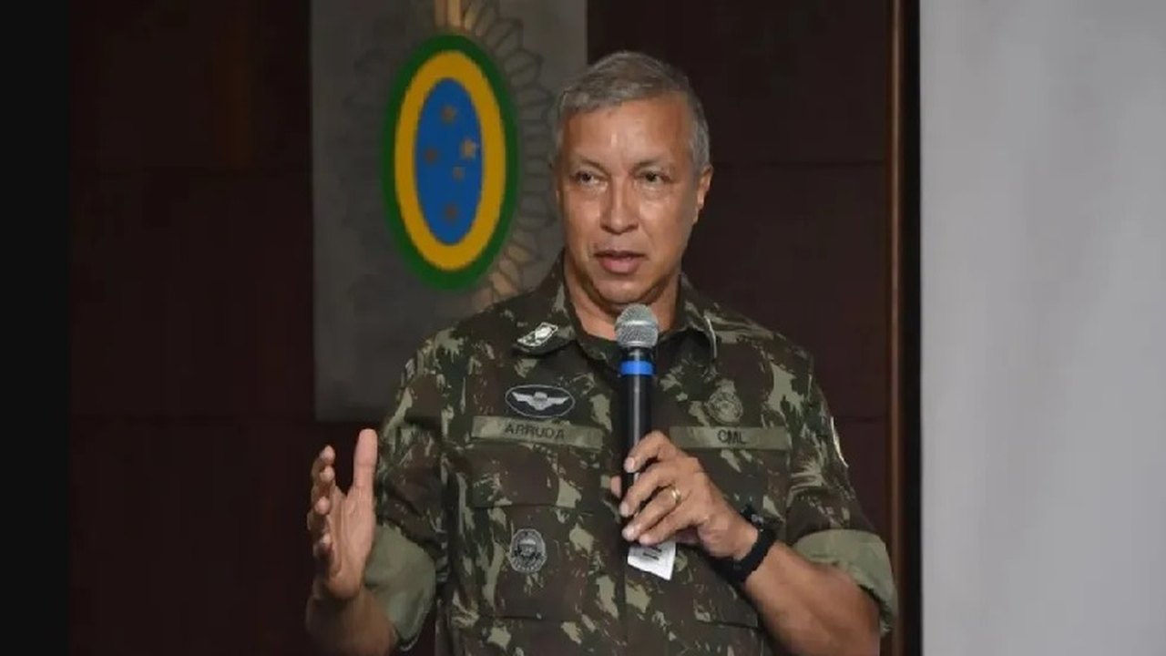 Lula demite comandante do Exército; substituto será o general Ribeiro Paiva