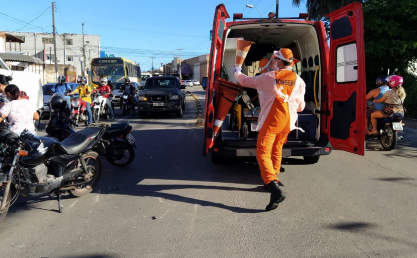 Bombeiros socorrem mulher atropelada na Santa Lúcia