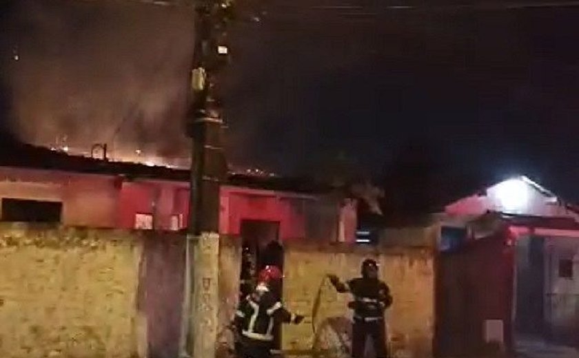 Morador causa incêndio na própria casa em Maceió