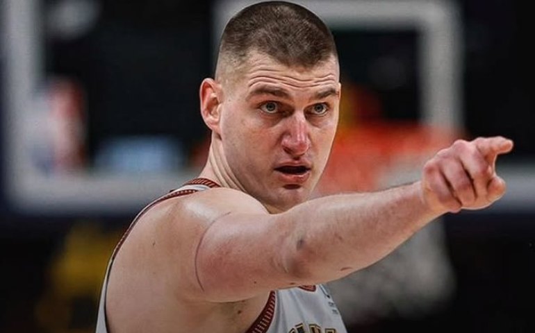 Jokic decide, Nuggets vencem Kings e embalam na temporada regular da NBA