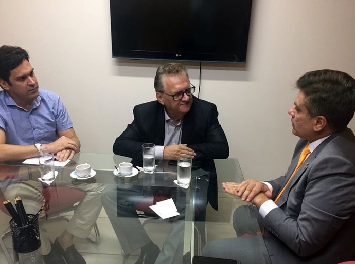 Prefeito e deputado discutem reativação da SMTT de Santana com Detran