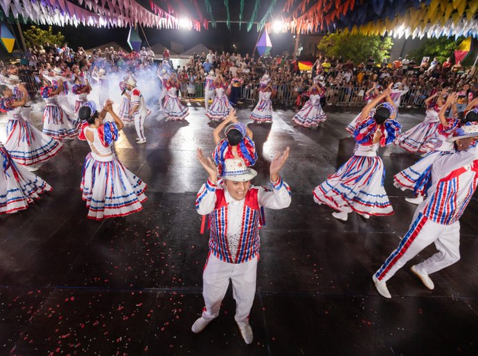 Coco de Roda emociona publico na primeira noite do concurso em Jaraguá
