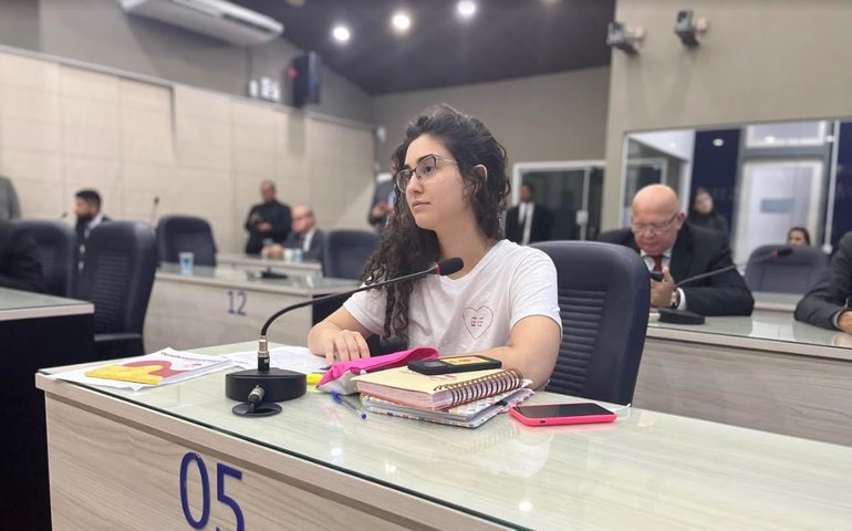 “Armar as pessoas não é solução, precisamos de educação e emprego,” diz Teca Nelma