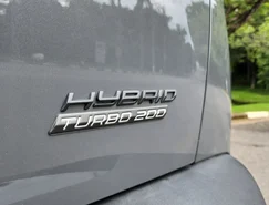 Peugeot aposta na tecnologia híbrida e amplia vendas da linha 2008 2026 - Sérgio Dias (3).jpeg 