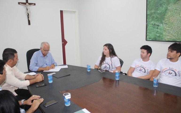 Prefeito sanciona leis que tornam instituições como sendo de utilidade pública