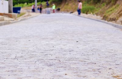 Obras de pavimentação no Loteamento Canaã avançam rapidamente e são supervisionadas pela prefeitura