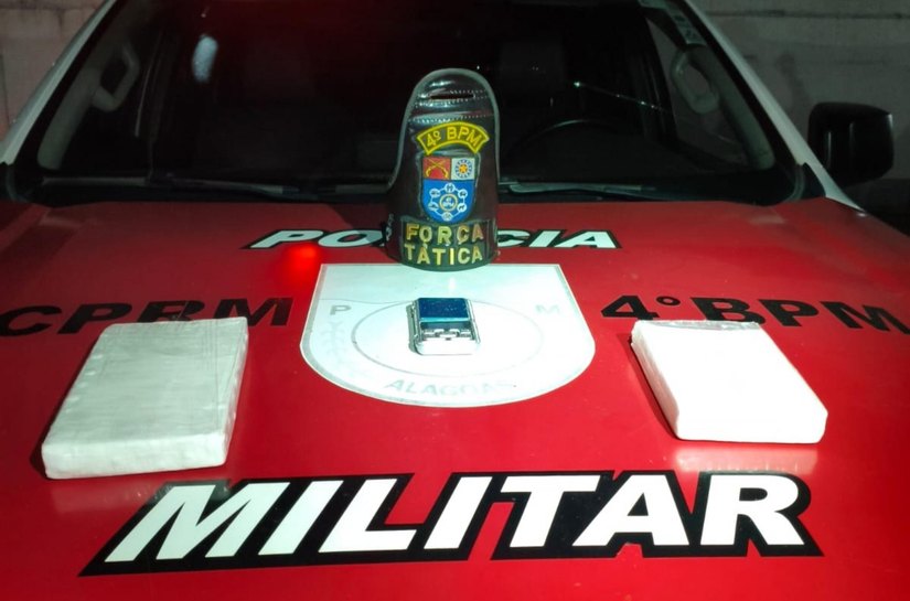 PM apreende 1,8 kg de cocaína em Maceió e revólver após disparos em Maravilha