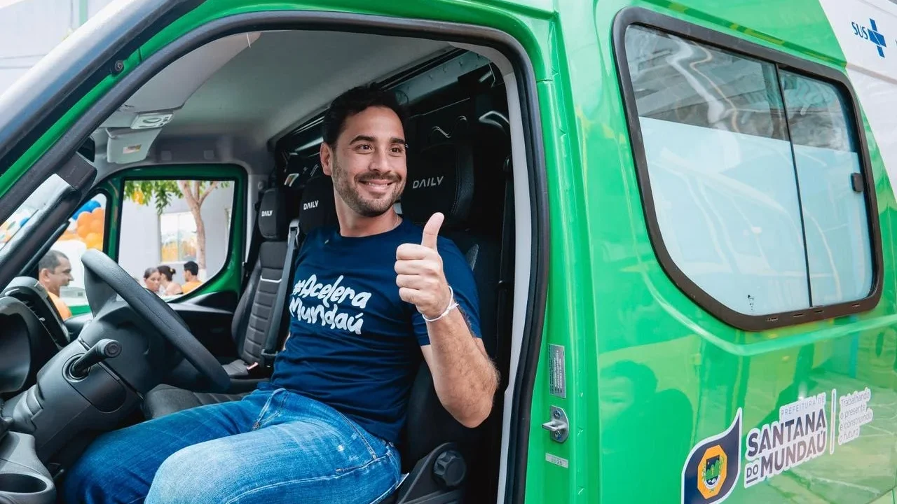 Prefeitura de Santana do Mundaú reforça frota com a entrega de três novos veículos