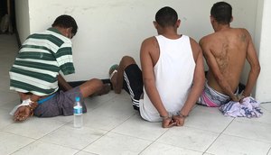 três presos