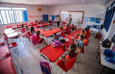 Famílias agradecem pela reforma e modernização de creche no Brisa do Lago, em Arapiraca
