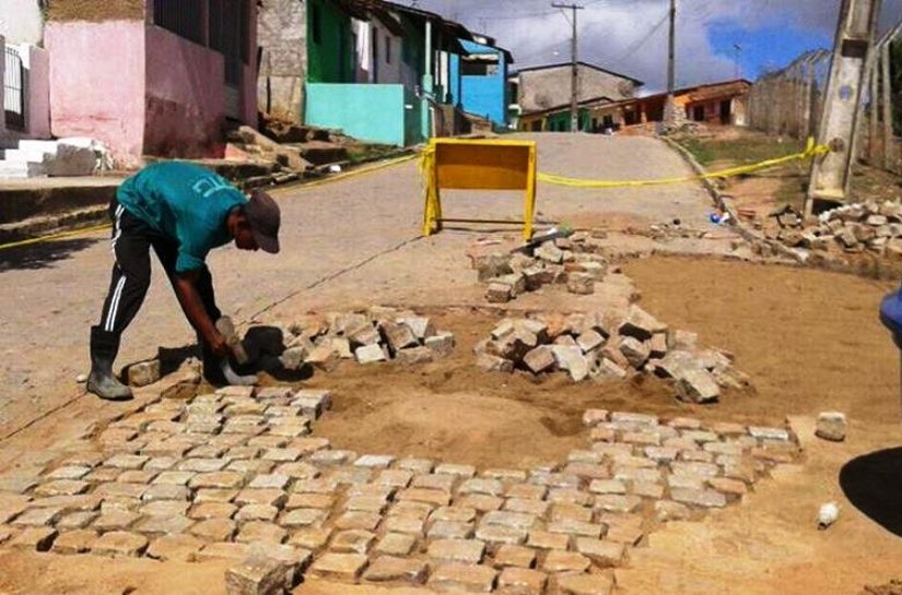 Prefeitura de Anadia realiza recuperação de calçamento de várias ruas