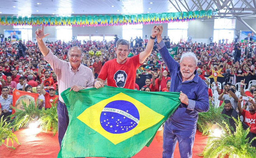 “A gente precisa cuidar desse povo e desse país”, diz Lula durante ato em Aracaju (SE)
