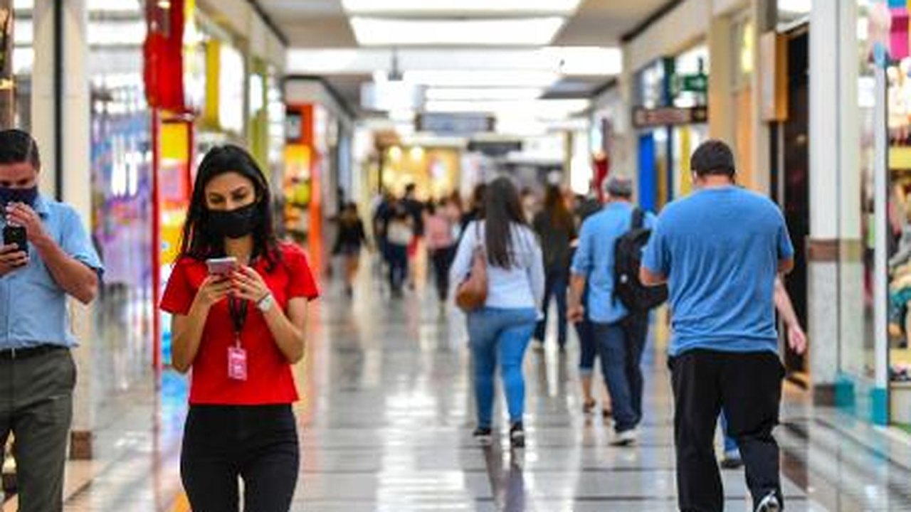 Comércio de rua deve reabrir na quarta-feira em SP; shoppings abrem na quinta