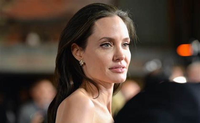 Angelina Jolie acusa Brad Pitt de não pagar pensão alimentícia