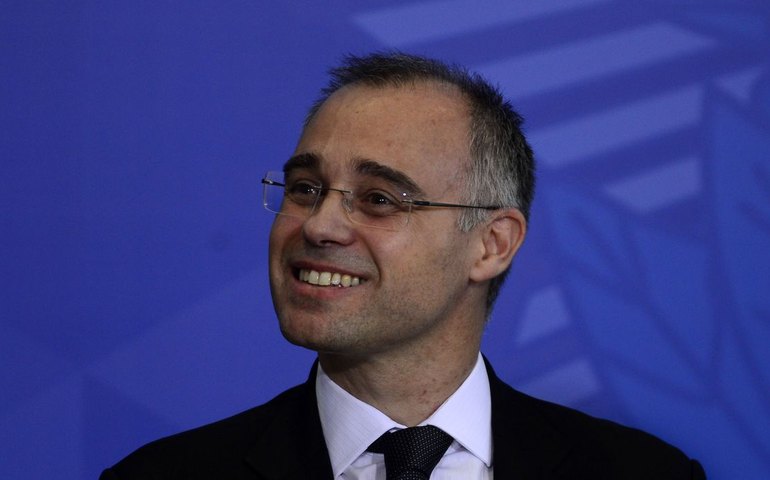 André Mendonça diz que 'não quer perseguição' em julgamento de Bolsonaro no TSE